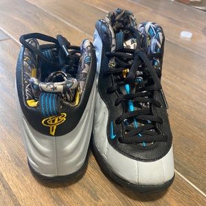 Wolf grey/gold Nike little posits one !